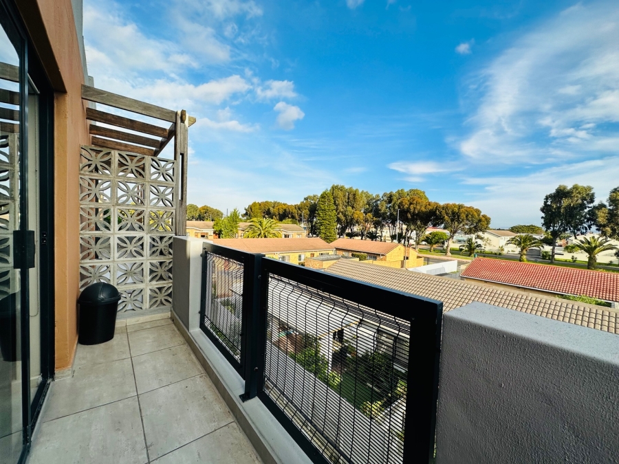 1 Bedroom Property for Sale in Table View Western Cape